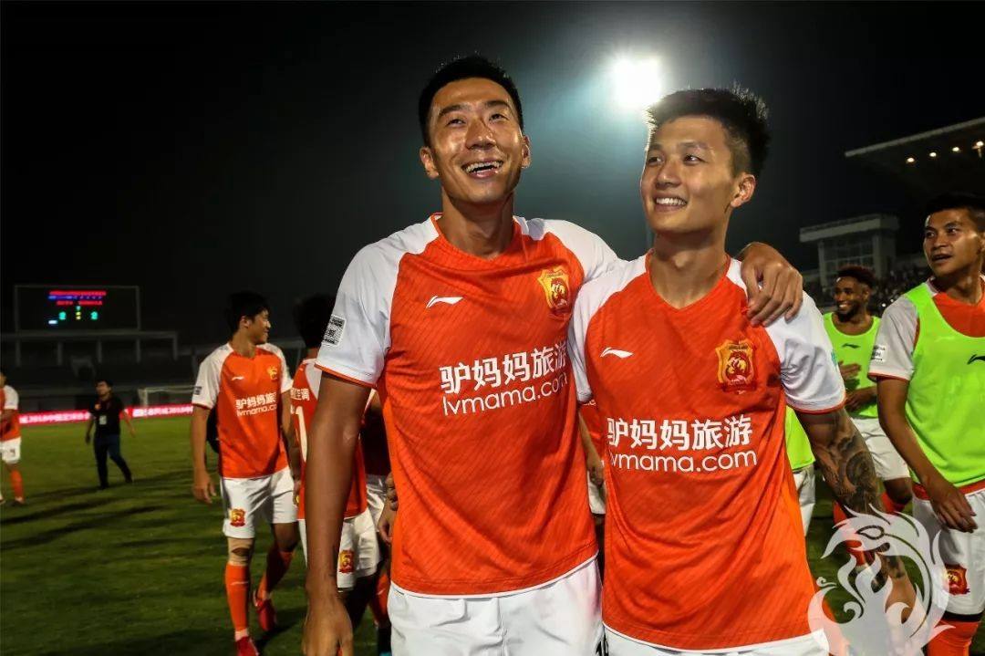 广州恒大2-0胜天津泰达，登巴巴梅开二度锁定三分