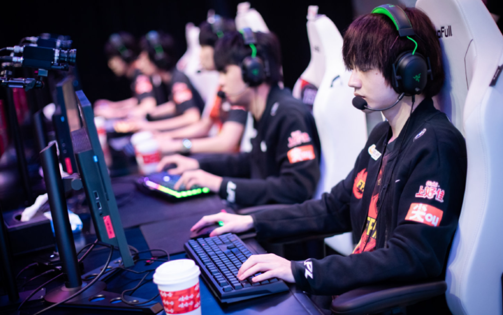 HKA鏖战V5,Perkz操刀奇招英雄翻盘焦点之战入围赛,留下经典瞬间的简单介绍 HKA鏖战V5,Perkz操刀奇招英雄翻盘焦点之战入围赛,留下经典瞬间的简单介绍