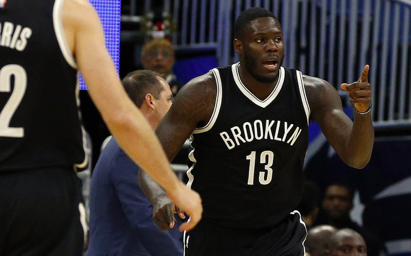 沃尔夫斯堡队员大秀球技,赢得球迷掌声 沃尔夫斯堡队员大秀球技,赢得球迷掌声