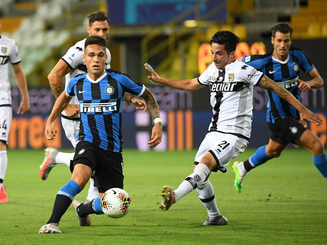 国米客场大胜萨索洛，领先优势扩大