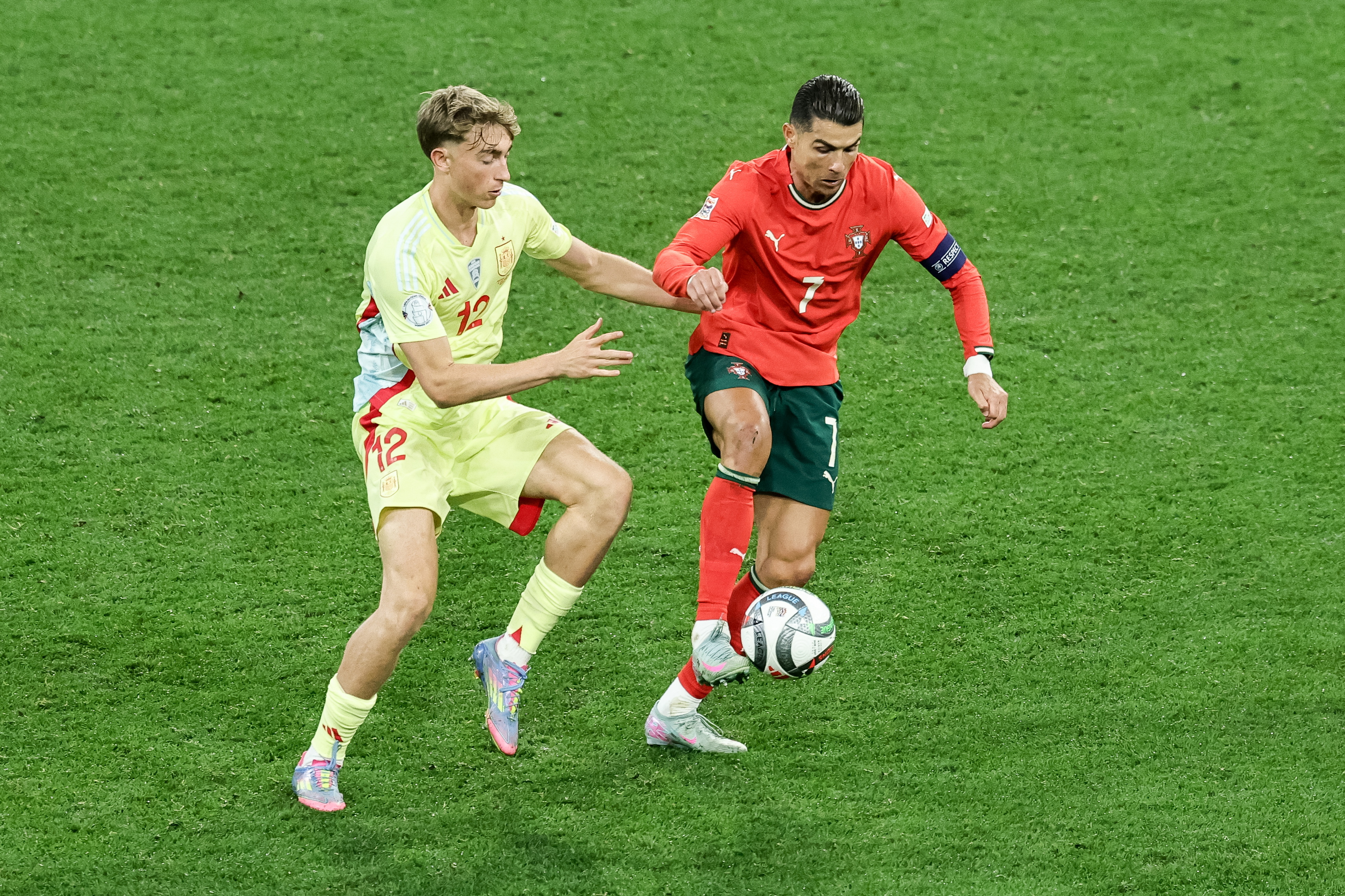 包含奥地利惨败葡萄牙，提前无缘欧国联四强的词条